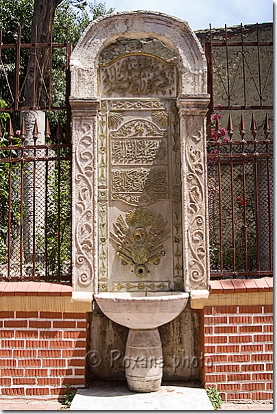 Fontaine ottomane - Ottoman fountain - Osmanlı çeşmesi - Cerrahpasa Fatih - Istanbul