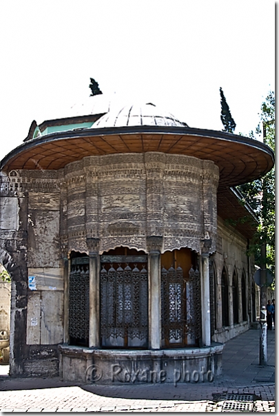 Fontaine et mausolée de la mosquée Koca Mustafa Pacha - Fountain and mausoleum of Koca Mustafa Pasha mosque - Koca Mustafa pasa camii - Kocamustafapasa - Fatih - Istanbul