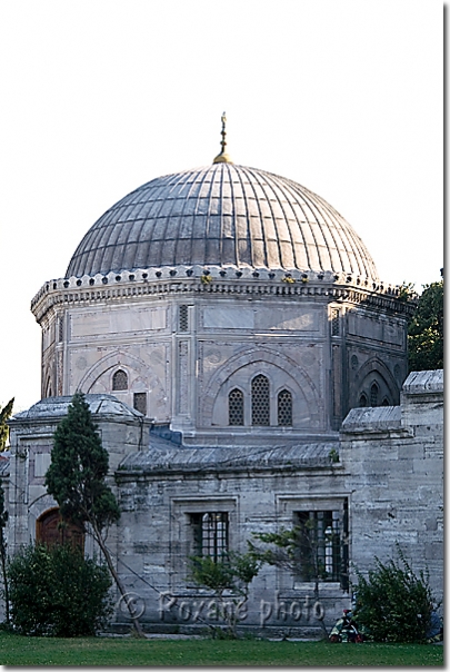Mausolée de Soliman le Magnifique - Mausoleum of Sultan Suleiman the Magnificent - Kânuni Sultan Süleyman türbesi - Süleymaniye - Fatih  Istanbul