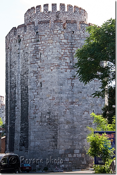 Tour du château des sept tours - Tower of the castle with seven towers  Yedi kule kalesi - Yedikule - Fatih - Istanbul